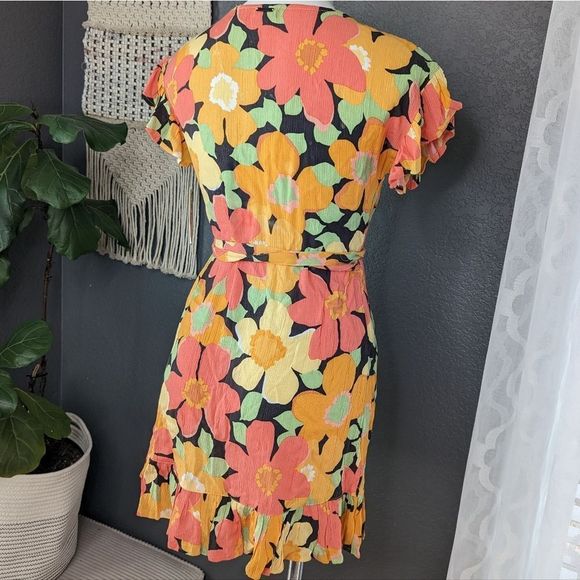 Billabong Floral Wrap Dress - Picture 6 of 10